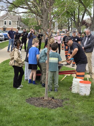 Village of Westchester Celebrates Arbor Day with District 92.5 Students